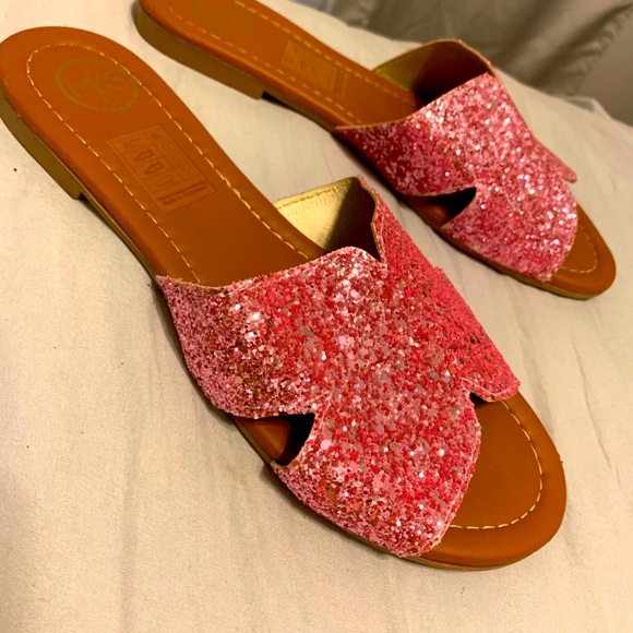 Women Sandals - Picture 2 of 2